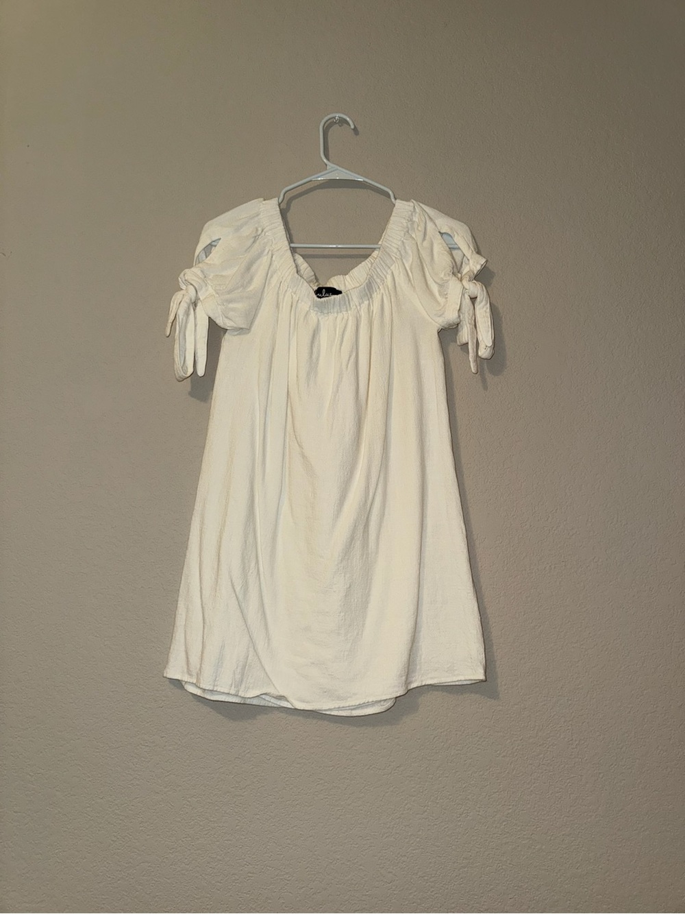 Lulu's Ivory Tie-Sleeve Peasant Tunic